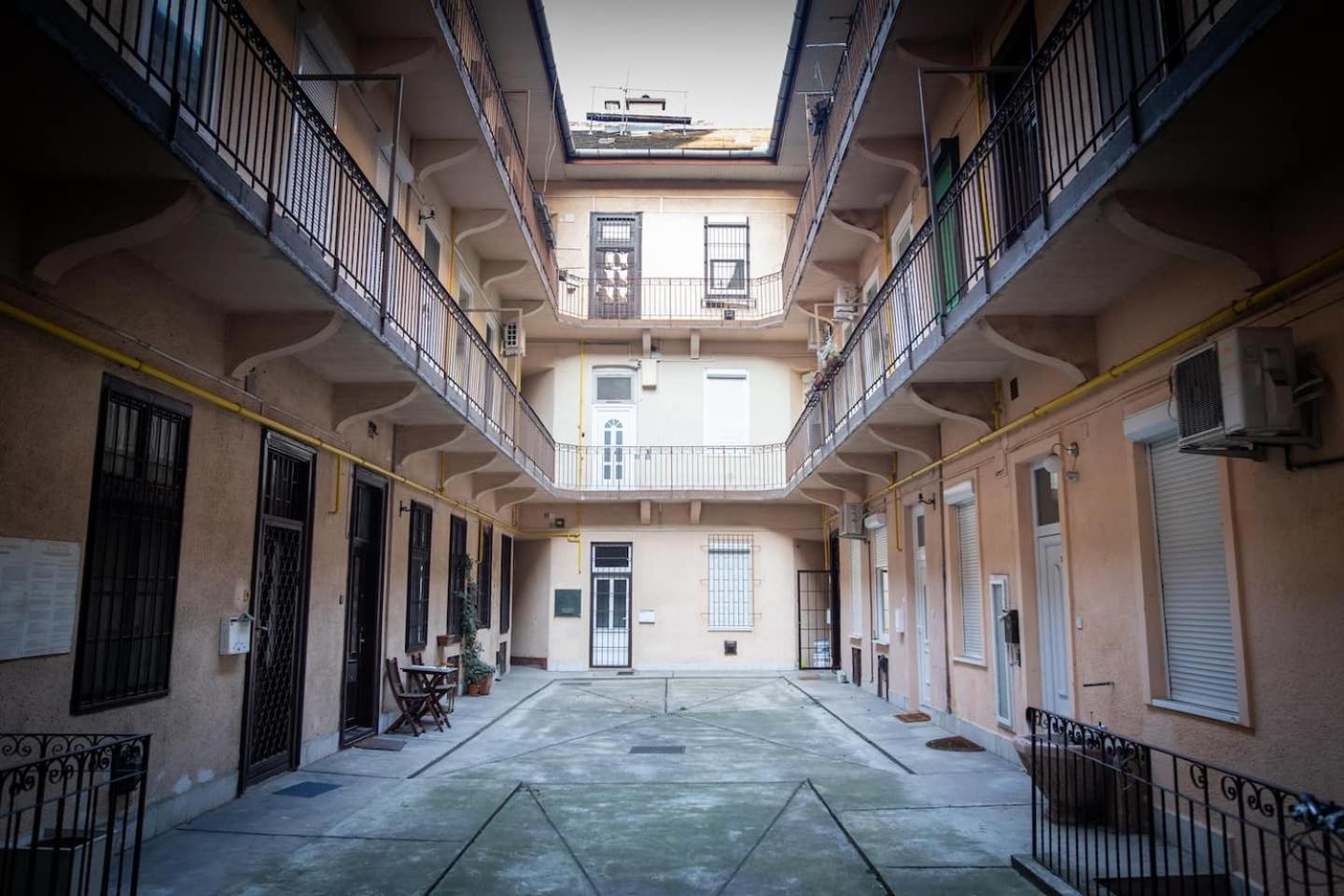Klau10 Studio Apartment In Party District. Budapeszt Zewnętrze zdjęcie